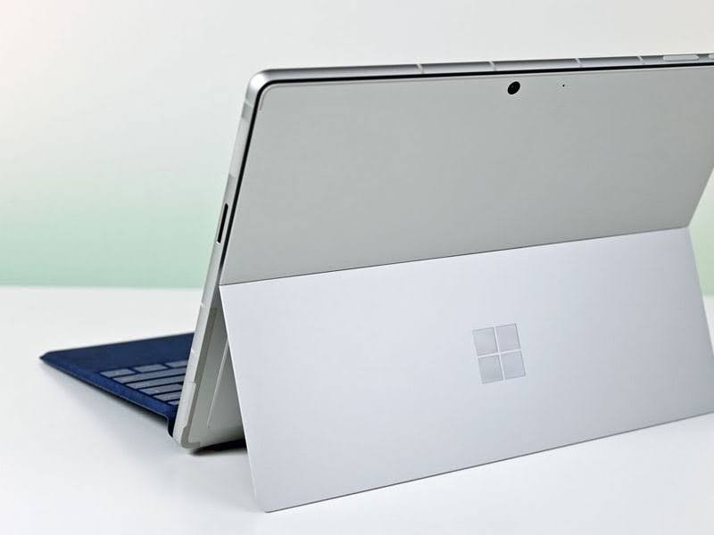 مزایا و معایب سرفیس پرو 10 و مک بوک ایر M3